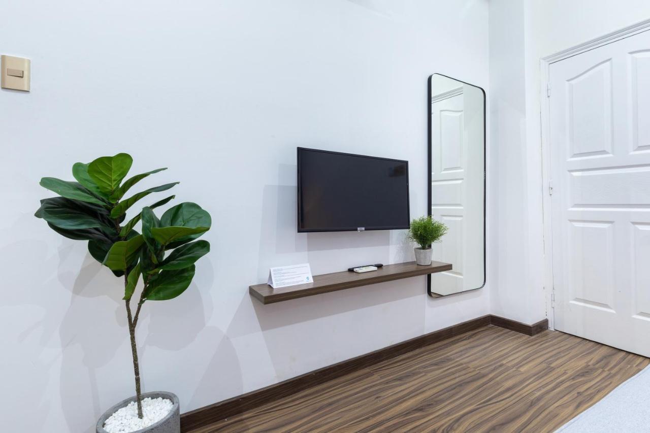Cozrum Smart - First Target Hotel Ho Chi Minh-staden Exteriör bild
